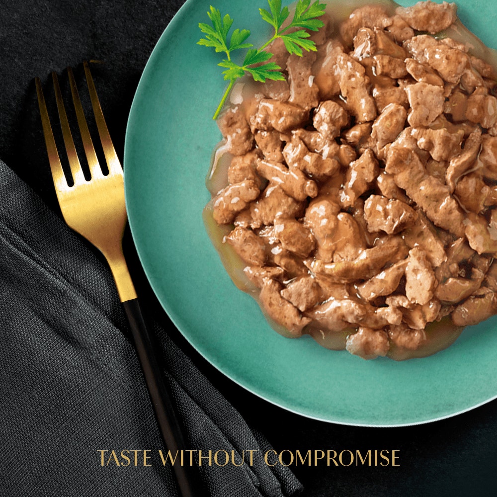 SHEBA® Select Slices Adult Cat Food with Chicken in Gravy 85g Tray - 2